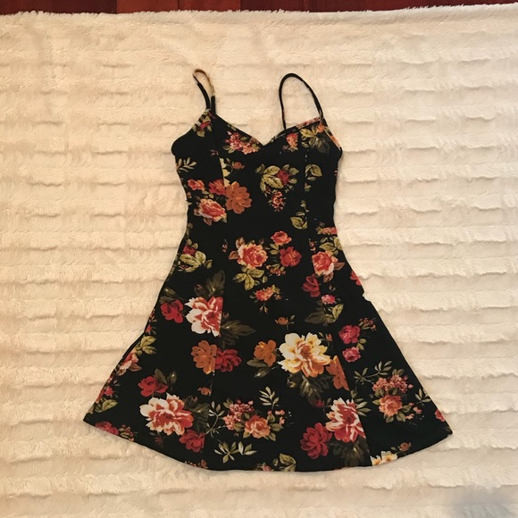2 for $15, 3 for $20 ⭐️ floral mini dress - Picture 2 of 3